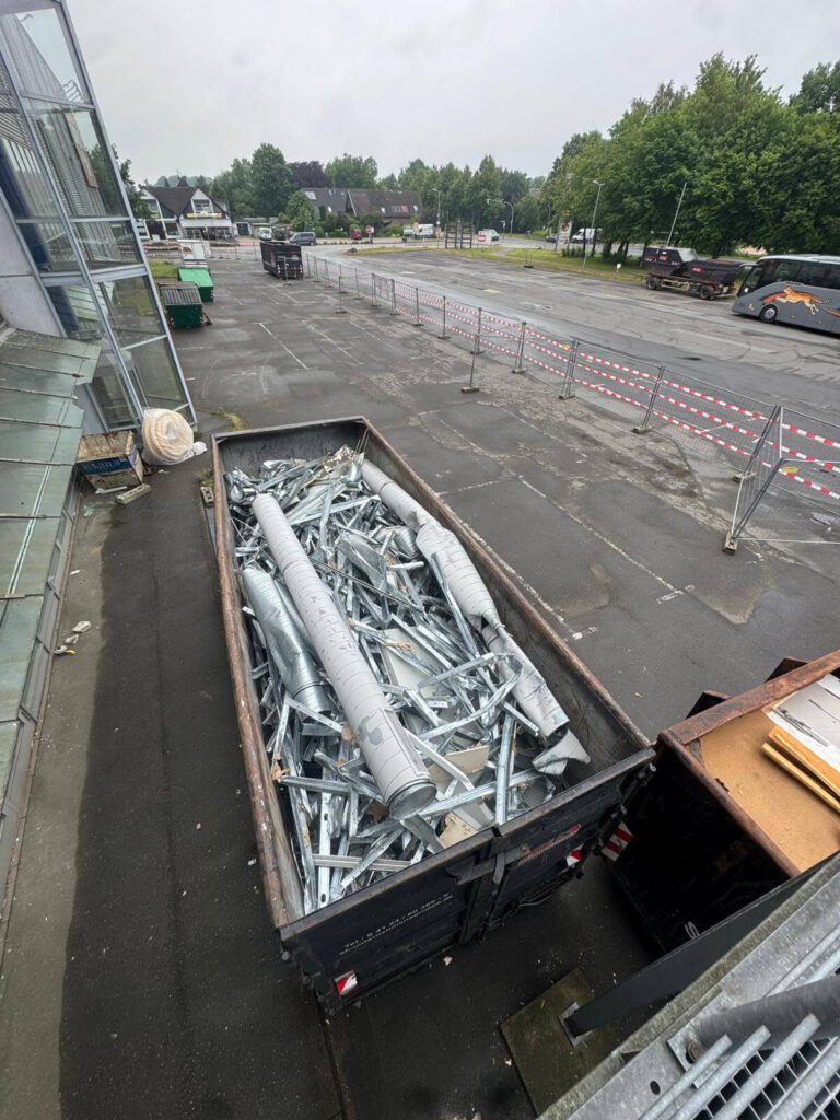 01_Abrissschrott_Container